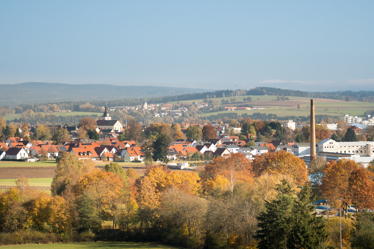  Herbstbild___Blick_von_Kleinbuechlberg_Richtung_Mitterteich___MKunz_Lichtbild.jpg