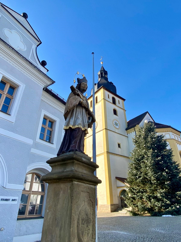  Altes_Rathaus___Nepomuk___Kirche___Winterbild___Januar_2025.jpg