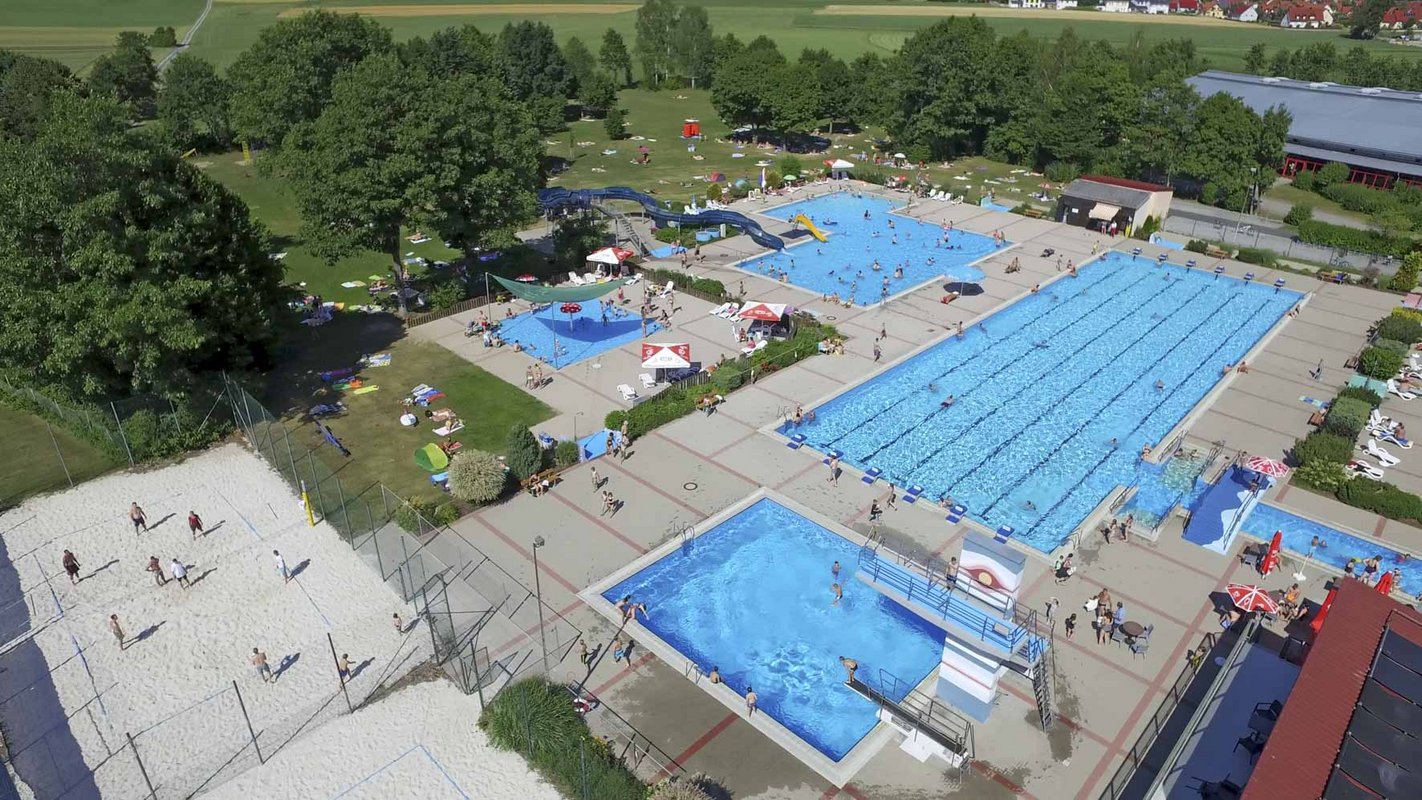 Bild: Das Freibad in Mitterteich von oben. Freibad_Mitterteich_02.jpg