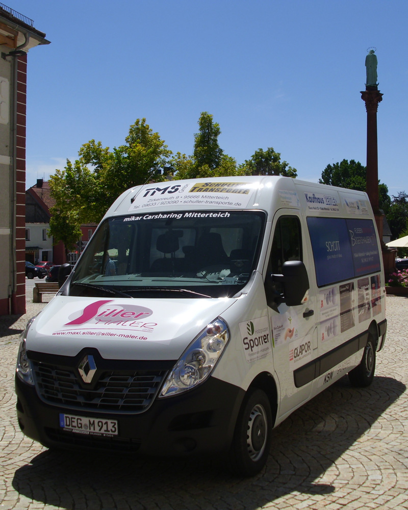 Car Sharing Bild: Ein Weißer Lieferwage mit vielen Logos drauf.